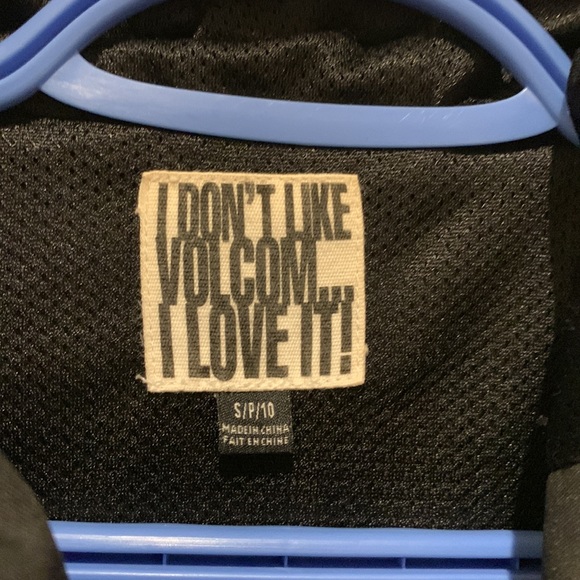 Women’s Volcom jacket - Picture 3 of 8